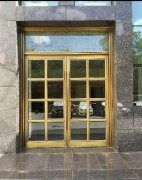 銀川西府井酒店銅門
